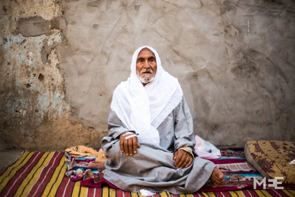 Hadj Hemdan est, à plus de 90 ans, l'un des rares réfugiés palestiniens de 1948 encore en vie (MEE/Ibrahim Ahmad)